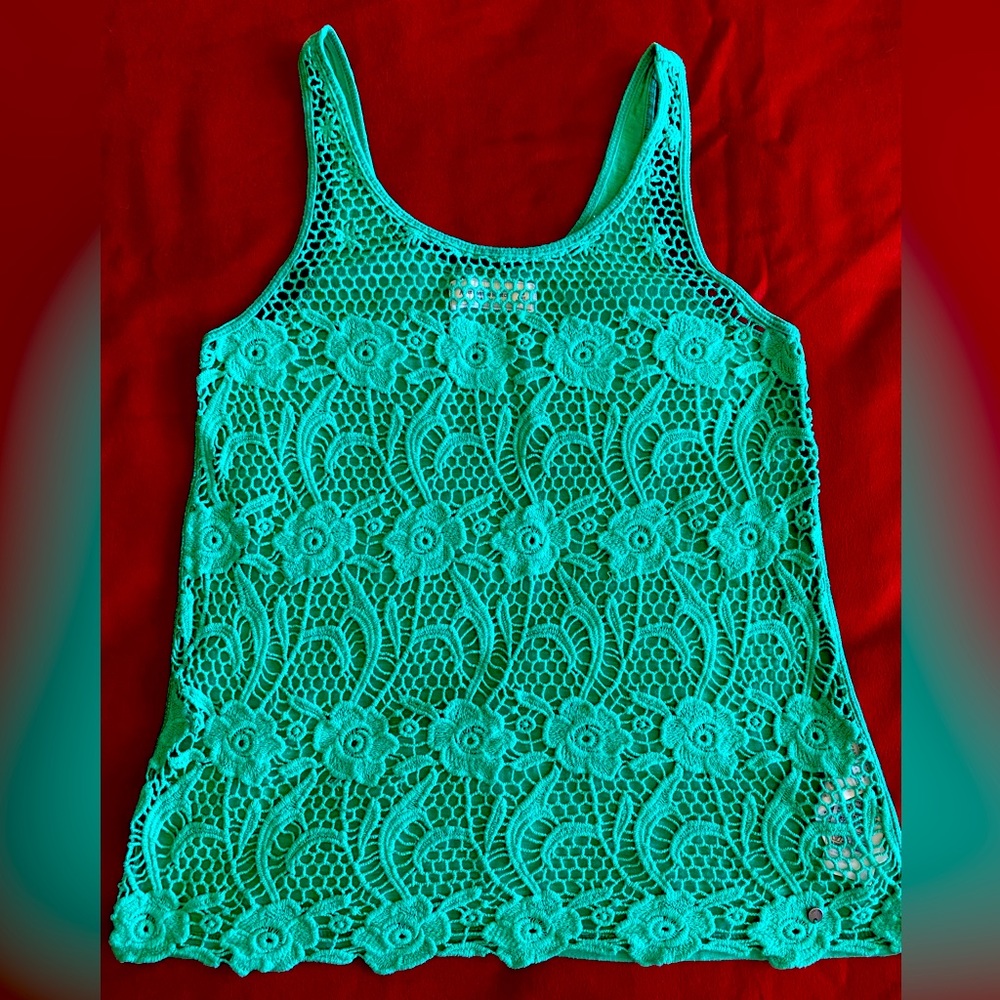 Abercrombie & fitch top, size XS (it feels like S size)